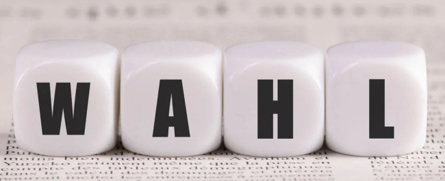 Würfel mit den Buchstaben: W-A-H-L